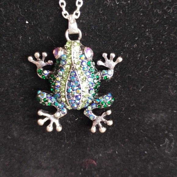 Hand Crafted Silver Frog Pendant Necklace - Picture 2 of 2